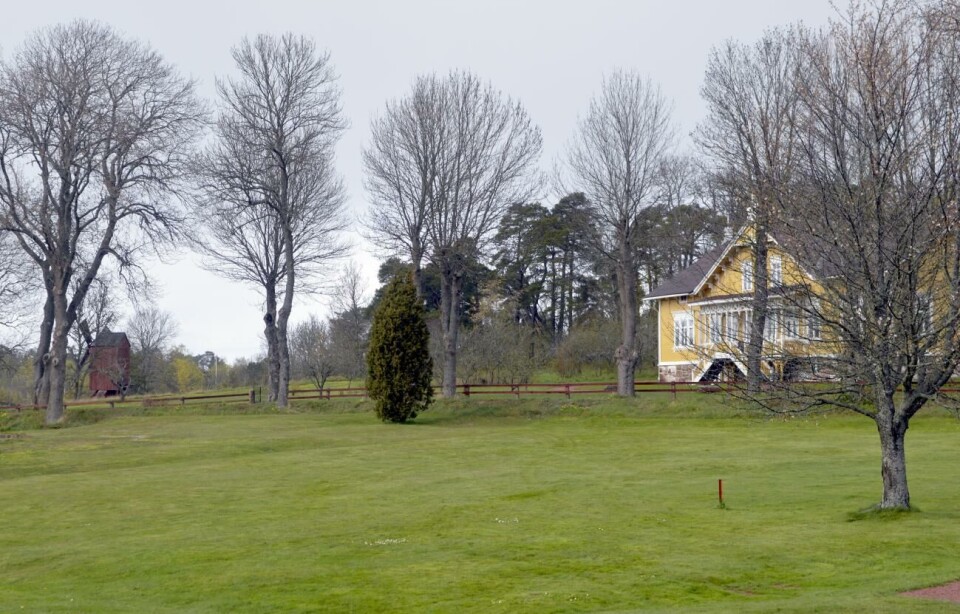 Prästgården i Finström och trakterna runt den och kyrkan hör till Valdemar Nymans älskade landskap.