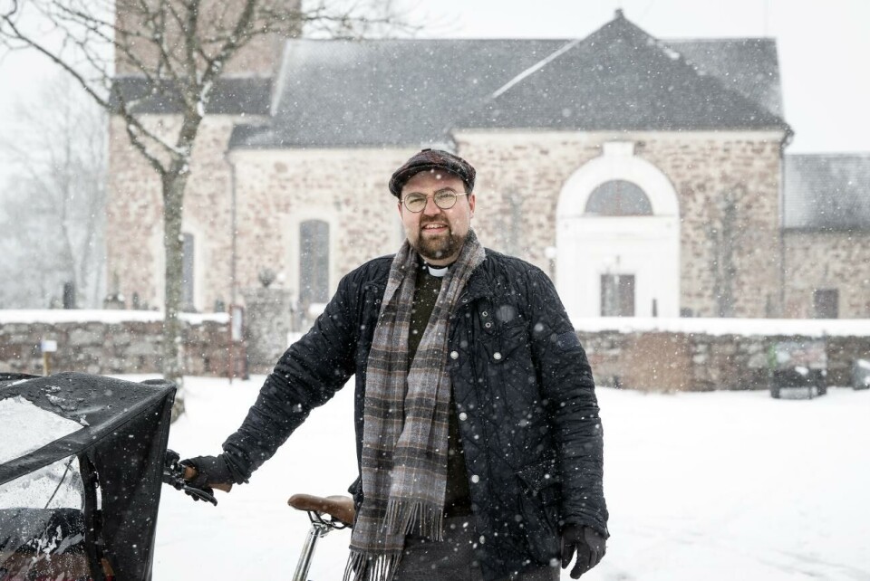 Församlingen överraskad av krav på elbilsladdare vid kyrkan