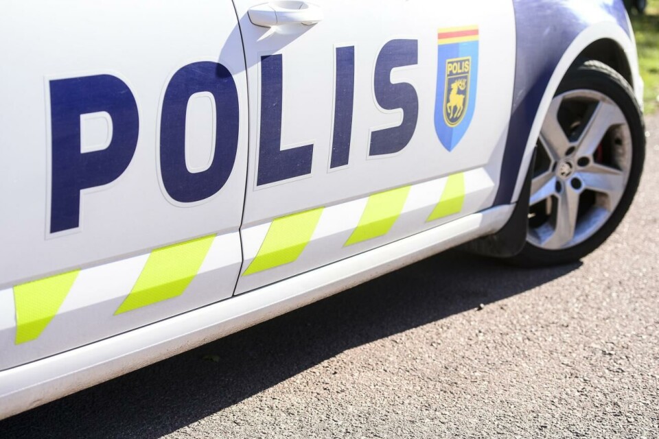 Polisen hade mycket att göra under helgens första skälvande timmar.