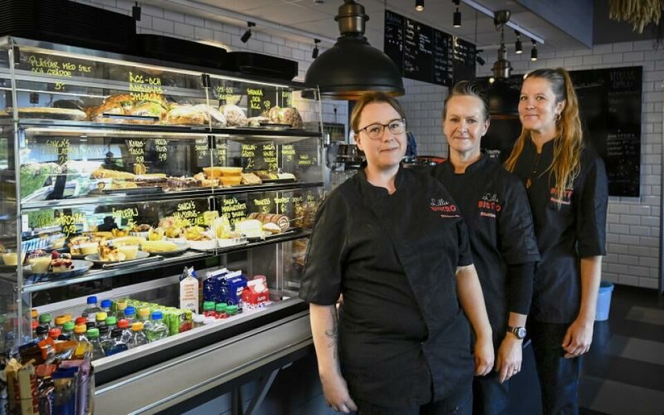Kocken Sara Öström, Katja Tötterman och Linda Liewendahl har hand om den nya bistron som blivit ett populärt lunchställe.Foto: Robert Jansson