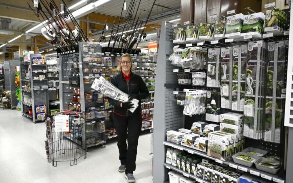 Therese Salminen är ansvarig för inköp på trädgård, en sektor som har stora säsongsvariationer.Foto: Robert Jansson