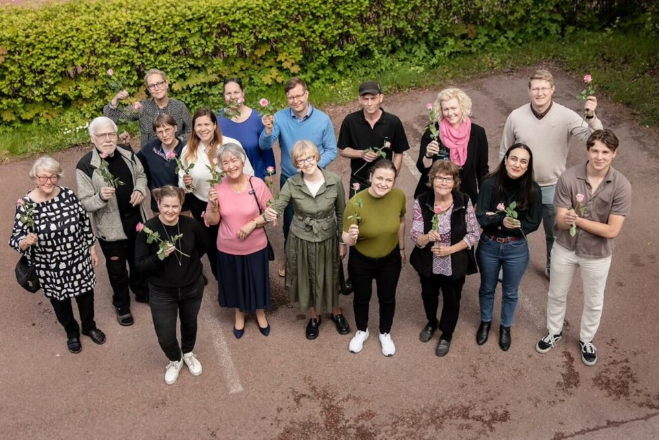 Några av årets sommarpratare. Från vänster Benita Laanti-Helander, Ulf Grüssner, Annika Åkerfeldt, Johanna Mattila, Monica von Frenckell, Terese Flöjt, Ann-Christin Waller, Sia Spiliopoulou Åkermark, Johan Pawli, Sirkka Wegelius, Jimmy Eriksson, Anna Häger, Gunilla Lindroos-Friman, Sandra Estberg, Sheyda Shafiei, Andreas Johansson och Joel Mattsson.