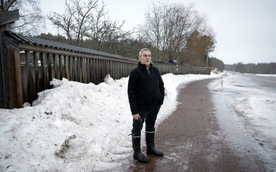 Kan man inte slänga snön på andra sidan vägen där det finns en slänt, frågar sig Knut Englund.Foto: Daniel Eriksso