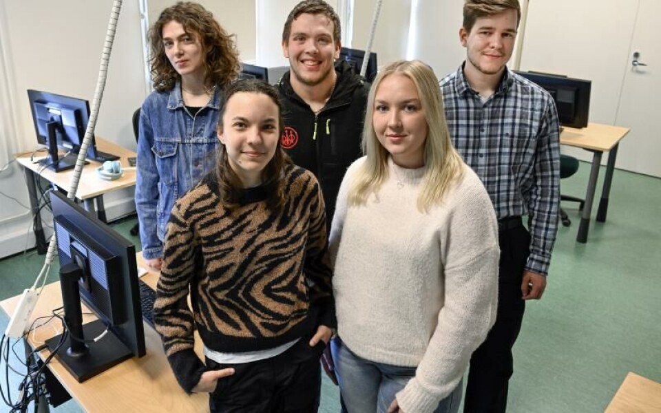 Bonny Eriksson, Felix Fellman, Edvard Svens, Rebecka Ingves och Zafira Berglund är de fem elever som nu går den förberedande blåljusutbildningen.<@Fotograf>Robert JanssonFoto: Robert Jansson