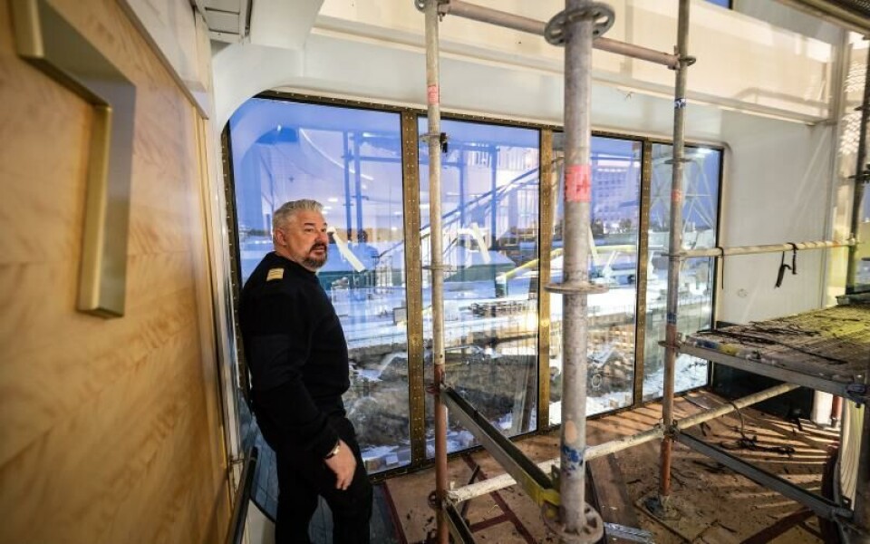 Väldigt många av Cinderellas fönster har bytts ut, då de gamla blivit lite “mjölkiga” och tack vare det gick det inte att se igenom dem riktigt. Nu blir det ännu ljusare inne i Cinderella samtidigt som man ser mer av det som sker ute på havet.Foto: DANIEL ERIKSSON