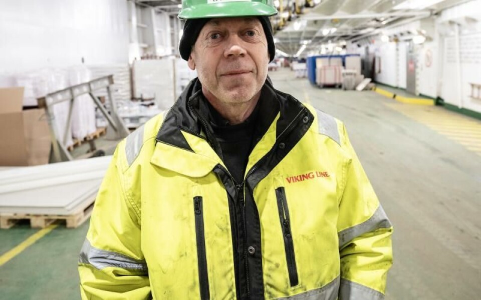 Elmästaren – tillika ålänningen – Mats Sjövall har fullt upp med att se till att allt fungerar som det ska med elen på Cinderella.Foto: DANIEL ERIKSSON