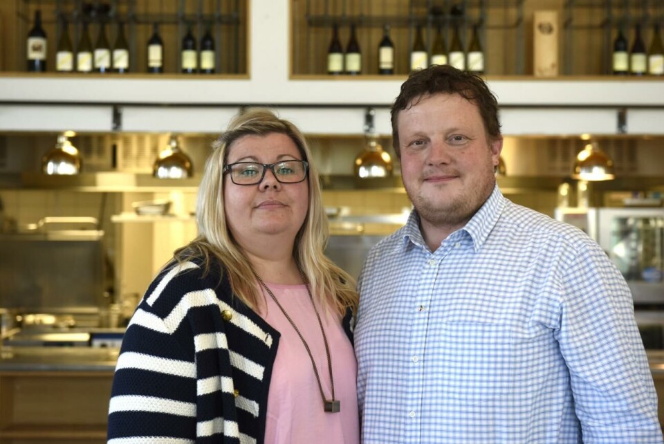 Jenny och Michael Björklund vill utöka restaurangen i Kastelholm med ett hotell. Nästa steg i planeringen är att ansöka om EU-pengar. SmakbynMicke BjörklundMichael BjörklundJenny BjörklundKastelholmRestaurangEmma Harald