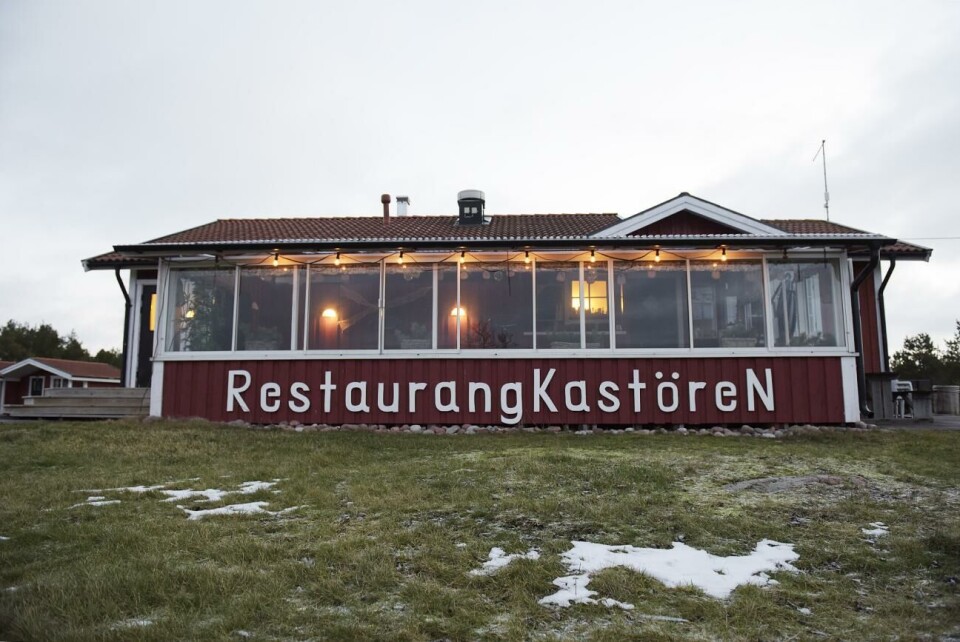 Kumlingebon Désirée Johansson driver restaurang Kastören samt en stugby, och har fått avbokningar till följd av av den inställda trafiken.