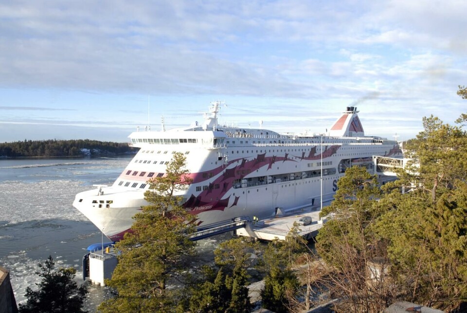 Baltic Princess flaggstat är Finland och dess hemmahamn är Mariehamn. JO vill nu att berörda myndigheter i Finland och på Åland ska uttala sig om vilken polismyndighet som borde ha granskat och godkänt förvaringslokalerna ombord – något som lagen kräver men som inte har gjorts. Sjöfart, Baltic Princess, Tallink *** Local Caption *** @Bildtext:Så här såg det ut i lördags när Baltic Princess för första gången anlöpte Mariehamn. Från och med 1 februari trafikerar hon på rutten mellan ÅboÅlandStockholm.@Foto:foto: Malin Henriksson
