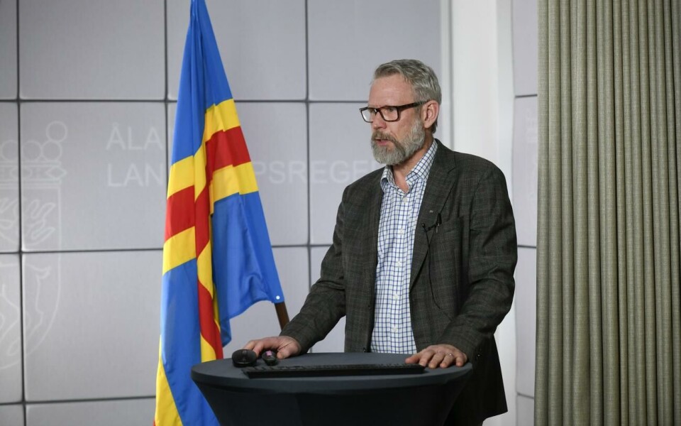 ”Det finns egentligen inte någon relevans med att stirra på vad som händer på andra sidan gränsen”, säger landskapsläkare Knut Lönnroth. Knut Lönnroth.
