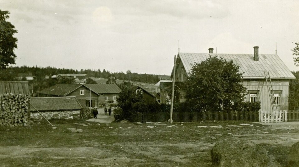 Nilsas i Godby för etthundra år sedan. Tack till Rainer Kronstam i Tärnebolstad för hjälp med bildidentifieringen. Foto: Ur Gunlög Westerlunds samling