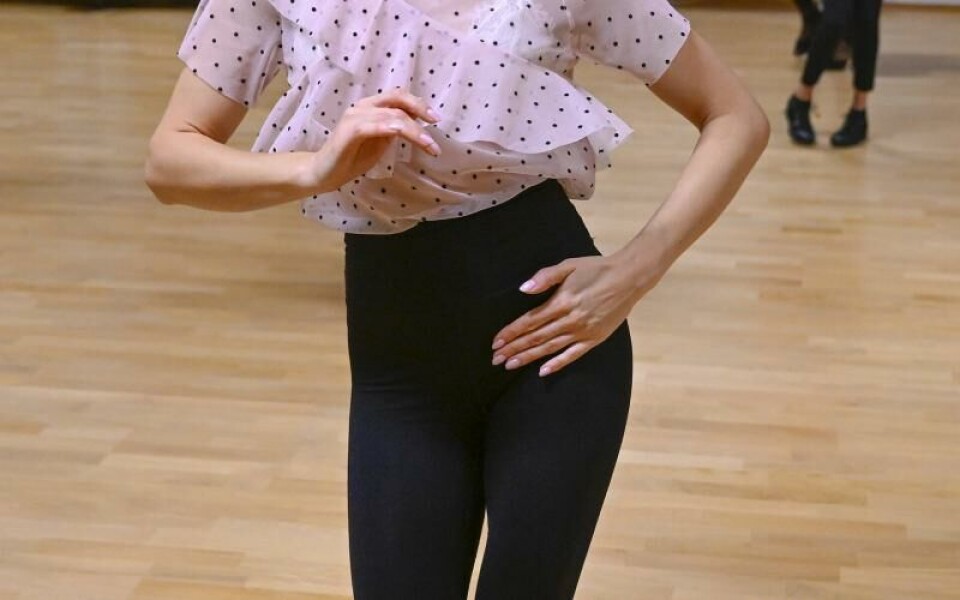 ”Flera upplever att de blir rörligare och mindre stela i höfterna, speciellt om man har stillasittande jobb”, säger bachataläraren Anya Korop.Foto: Robert Jansson