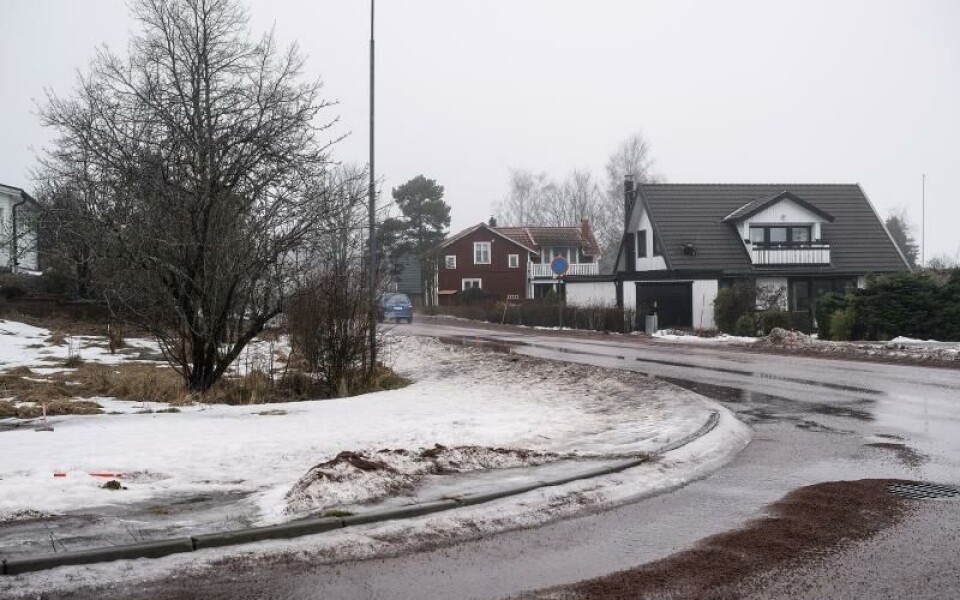 En skymd korsning vid Alvägen som bör åtgärdas tycker en person.Foto: DANIEL ERIKSSON