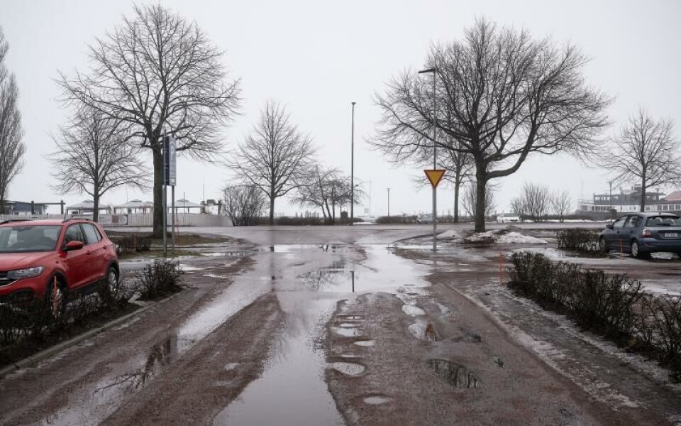 En cyklist skriver att det är livsfarligt att ta sig ut från Sittkoffs då bilisterna bara har koll på Östra utfarten och inte märker de som pedalar sig fram.Foto: DANIEL ERIKSSON