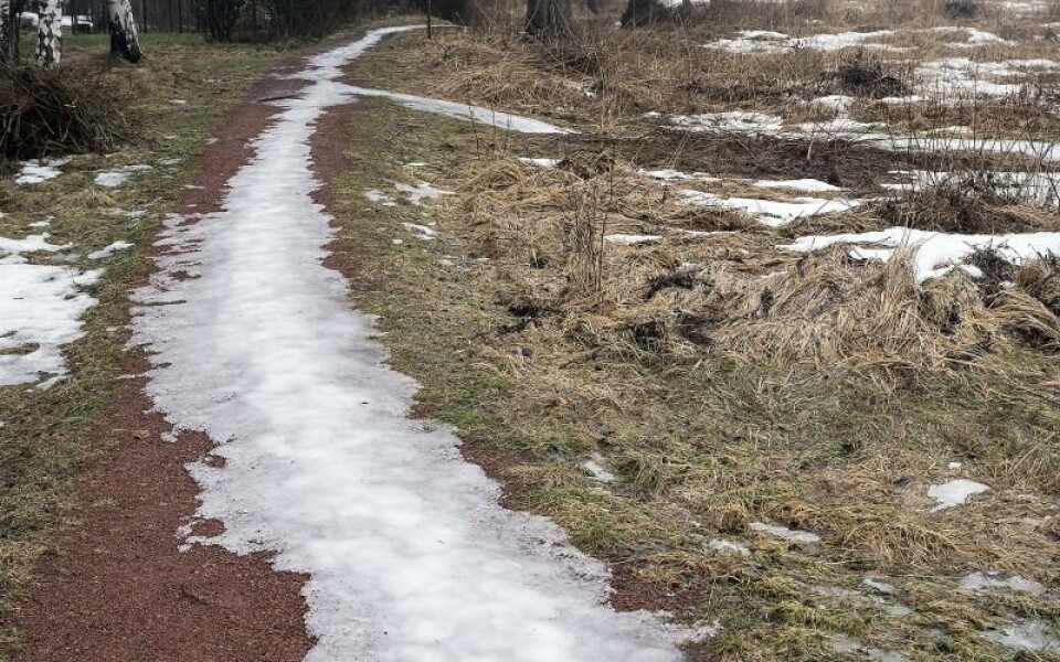En person vill se en tydlig förbudsskylt mot cyklar på strandpromenaden.Foto: DANIEL ERIKSSON