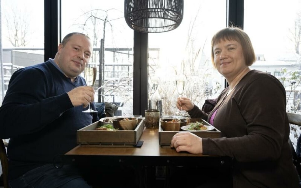 Kjell Söderlund och Johanna Söderlund skålar över en lunch på Boquerian.Foto: Daniel Eriksso