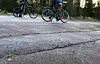 På många ställen finns avbrott i asfalten som känns hårdare än man kan tro för en cyklist, säger Carita Holmén.