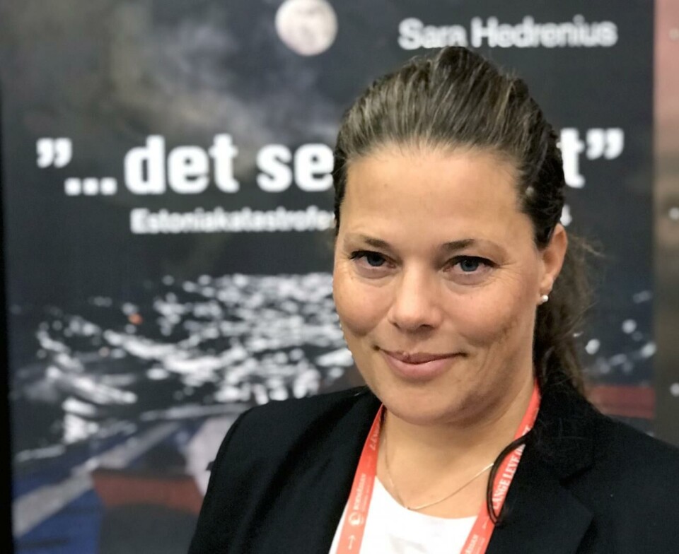 Sara Hedrenius är en av 137 överlevande i Estoniakatastrofen. Hon har nu kommit med en ny bok där hon hyllar den åländska vården och den krishantering som de räddade fick på sjukhuset i Mariehamn.