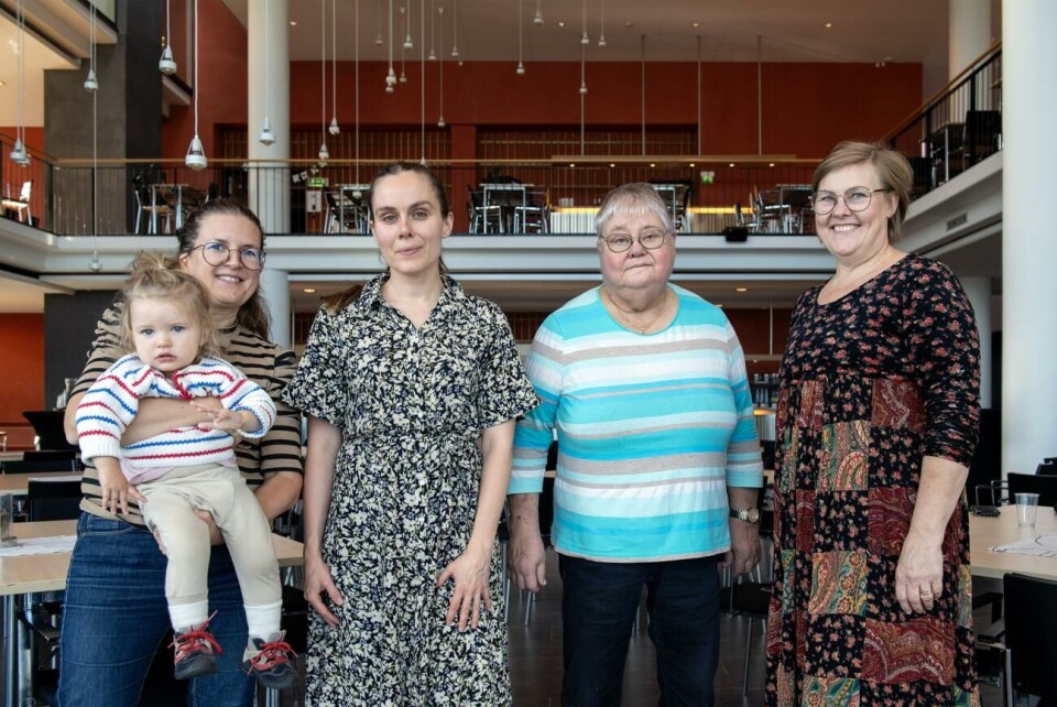 Arrangörerna fram emot ännu en mässa med fokus på åländsk litteratur. Från vänster: Ingrid Nordberg med dottern Sigrid, Ulrika Nettelblad, Kerstin Kronqvist och Cia Nummelin.