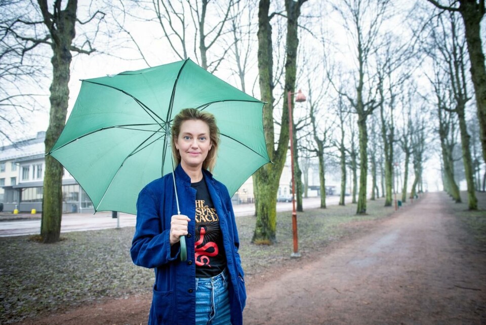 Dokumentärfilmsproducenten Ina Holmqvist bor i Stockholm, men är delvis uppvuxen på Åland där hon också bor mycket under sommarhalvåret.