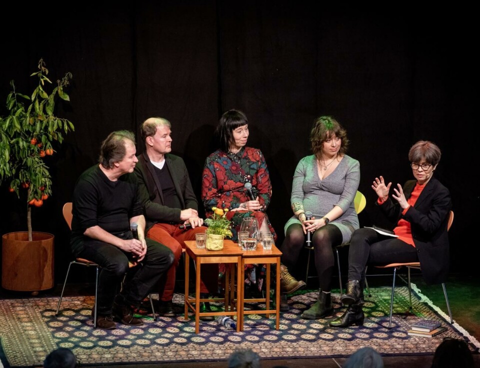 Konsten att skapa tillsammans blev temat när bröderna Kjell och Mårten Westö och systrarna Amanda och Sofia Chanfreau, diskuterade under Yukiko Dukes ledning. Mariehamns Litteratur dagar, Mårten Westö, Kjell Westö, Amanda Chanfreau, Sofia Chanfreau, systrarna Chanfreau, bröderna Westö, Yukiko Duke