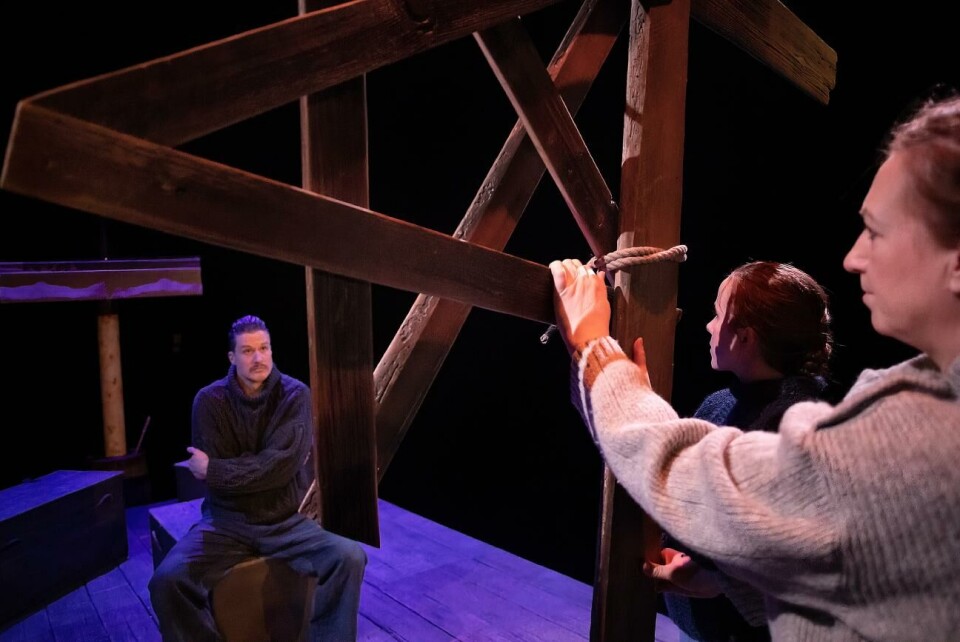 Jon Henriksen, Stella Laine och Sofia Törnqvist i föreställningen Storm.