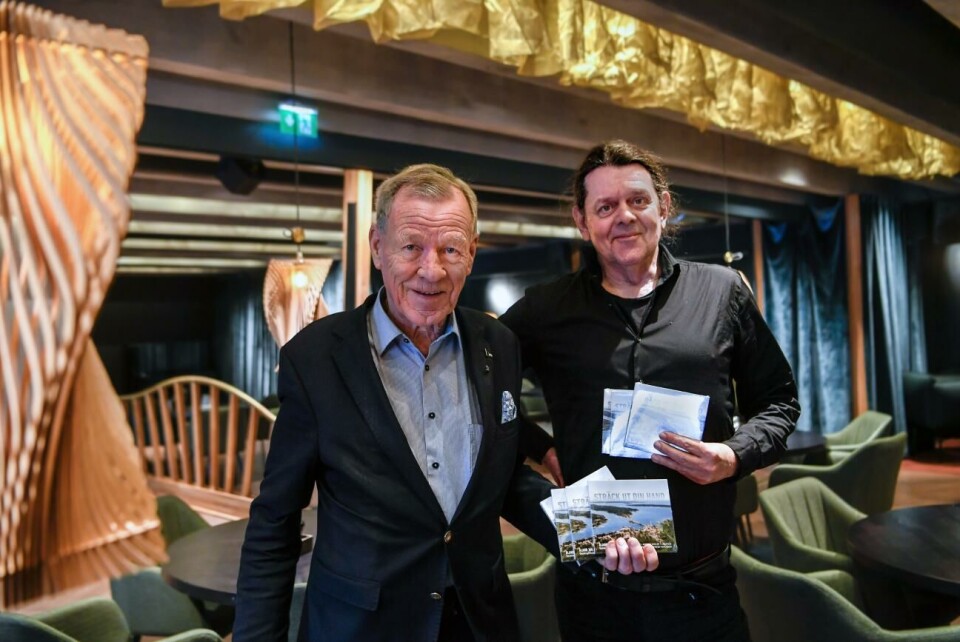 Anders Wiklöf tillsammans med skivans producent PJ Jägerhult.