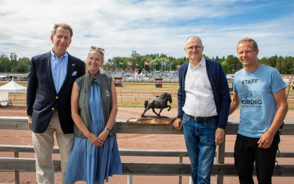 NM islandshästar, Nils Erik Eklund, Tarja Nordman, pris staty, Juha Pykäläinen, Jens Andersén, travbanan, Cajsa BorgströmFoto: CajsaSofie Borgstrom