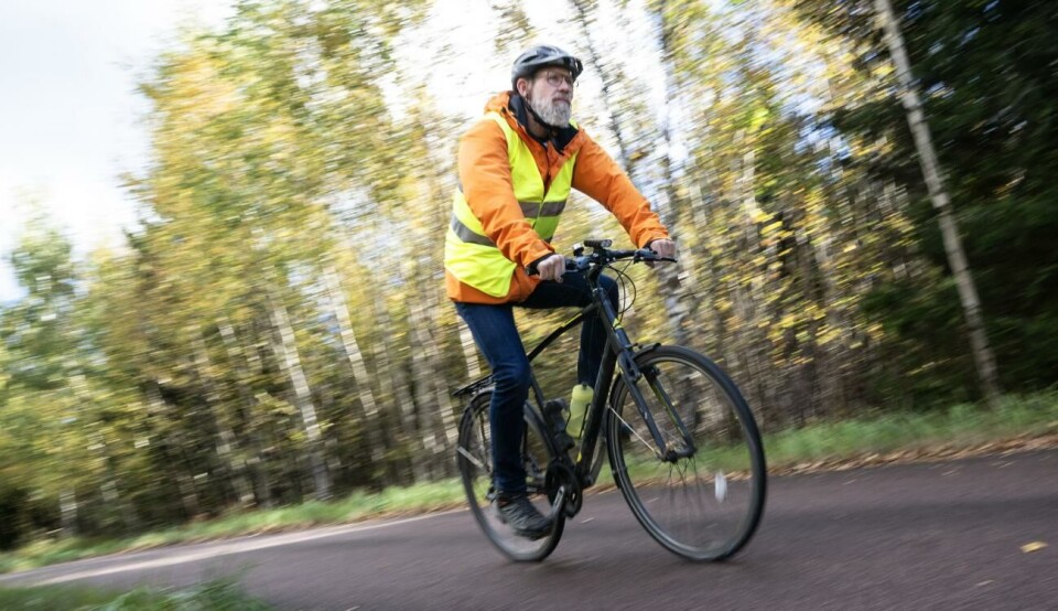 Landskapsläkaren Knut Lönnroth cyklar nästan dagligen till arbetet.