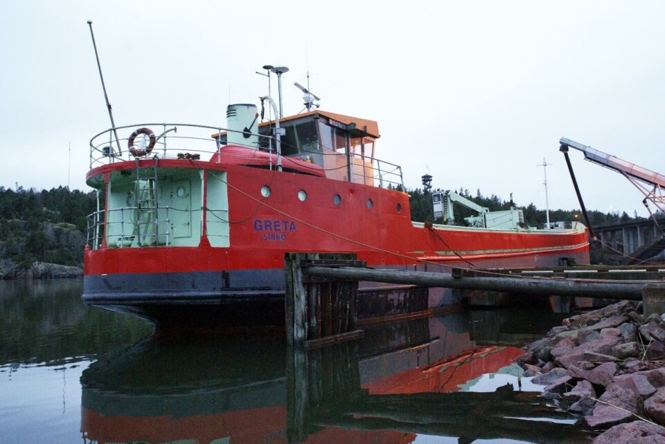 Enligt Hufvudstadsbladet är det det hundra år gamla fartyget Leonie som gått på grund. Fartyget hette tidigare Greta. Fareatas nya fartygstillskott Greta ligger just nu i Färjsundet. Trots att säsongen egentligen är förbi ska Åke Gustafsson köra några turer i den åländska och finländska skärgården med henne innan isen lägger sig. Främst är hon tänkt att användas för tyngre laster, som timmer till exempel.