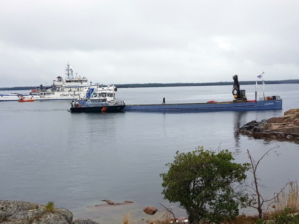 Lastfartyget Leonie gick på grund i fredags morse.
