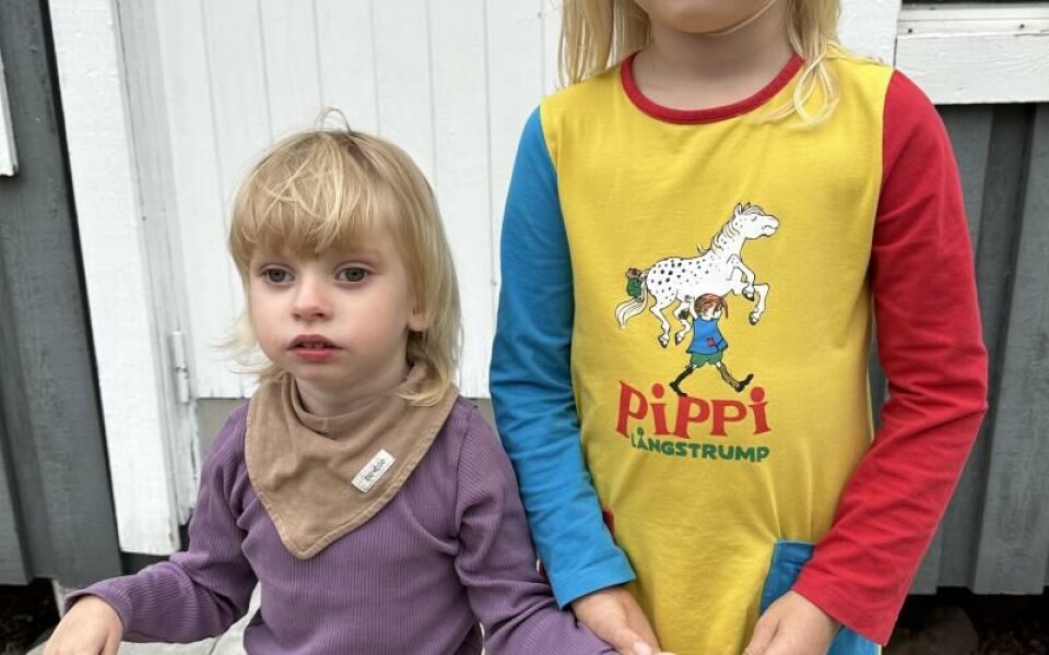 Storasyster och lillasyster Englund är ett bra team som har väldigt roligt tillsammans. Enligt mamma Erica är Sigrid medveten om Lisas begränsningar, men ser bortom dem varje dag.Foto: