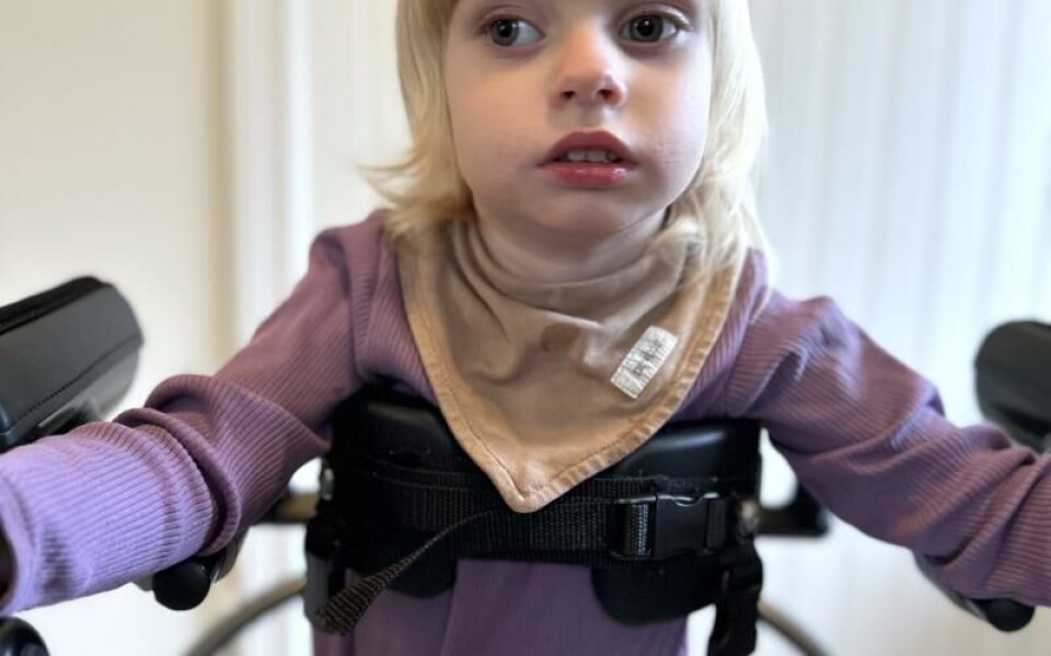 Lisa Englund är en busig tjej som gärna gömmer saker bakom soffan för att retas med sina föräldrar. Varje dag lär hon sig nya bus.Foto: