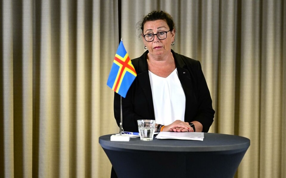 LR blixtinkallar Åland Post till möte