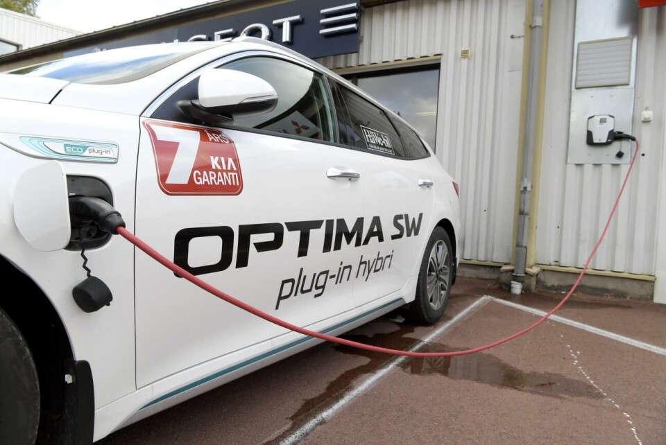 Både på Åland och i omvärlden säljs det fler och fler elbilar, noterar utvecklingsministern. 240918 , 24092018 , 20180924 , Elbil , hybridbil , plugginhybrid ,tanka el , laddstation , bil , motor , miljövänlig