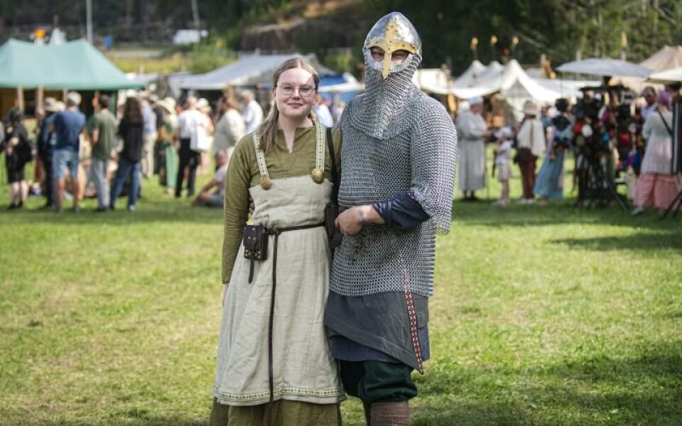 Frida Perätalo och Ben Vikström besökte marknaden för första gången.Foto: Amir Karbalaei