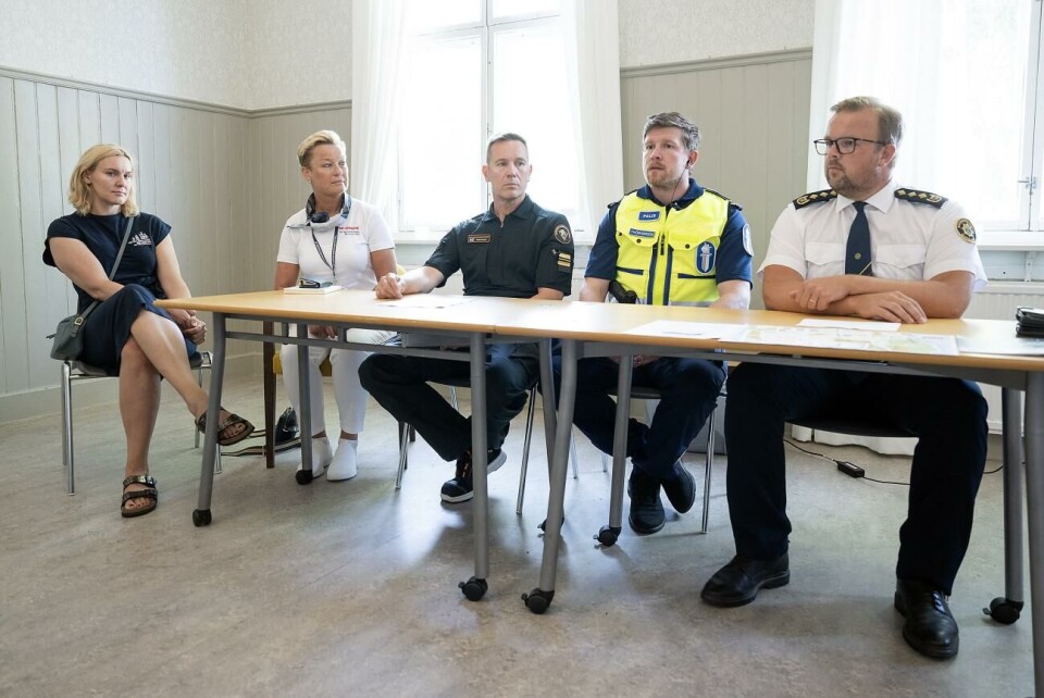 Myndigheternas uppmaning: Lyssna på polisen och ta det lugnt Arrangörerna av Tall Ships Races höll på torsdagen en gemensam presskonferens med myndigheterna om säkerheten. På bilden Magda Makowska från Sail Training International, projektledare Pia Nyberg, sjöbevakningens staionschef Kim Westman, polisens allmänledare Tommy Thörnroos och biträdande räddningschef Karl Nordlund. Daniel Eriksson