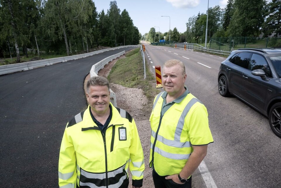 Anders Sundblom och Robert Karlsson invid den nya omfartsvägen.