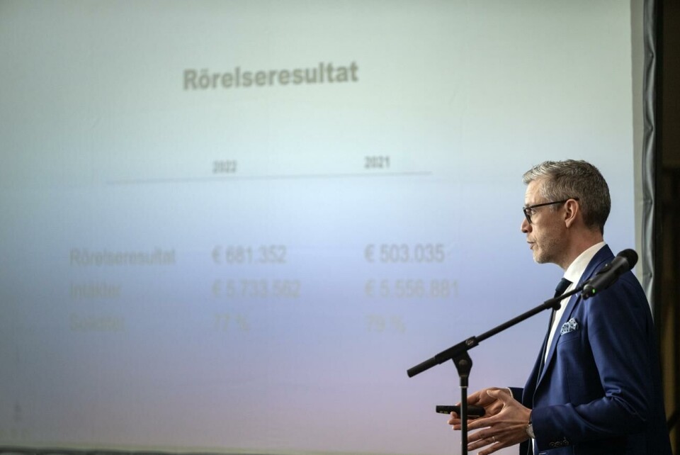 ÅTT-koncernen redovisade ett rörelseresultat på 681.000 euro 2022 och i går godkände bolagsstämman en utdelning om åtta euro per aktie. På bilden vd Daniel Dahlén. ÅTT, Ålands tidnings tryckeri, Ålandstidningen, Bolagsstämma, Daniel Dahlén