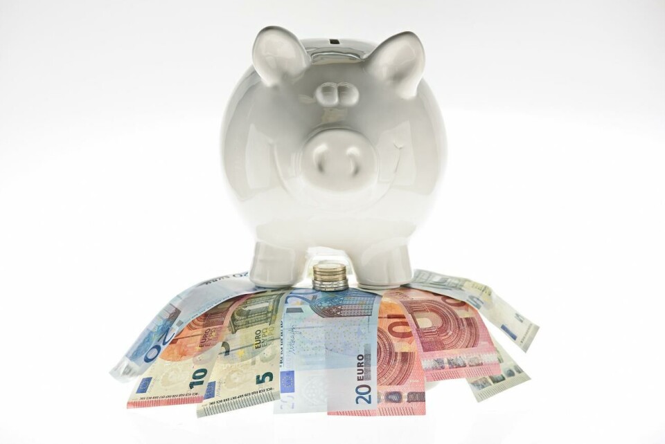 Trots ränteökningar och inflation fortsätter ålänningarna placera sin pengar, till skillnad från i Finland där var tredje placerare i fjol minskade sina placeringsbelopp. Spargris, pengar, ekonomi, sparande, spara, budget, genre, finans,