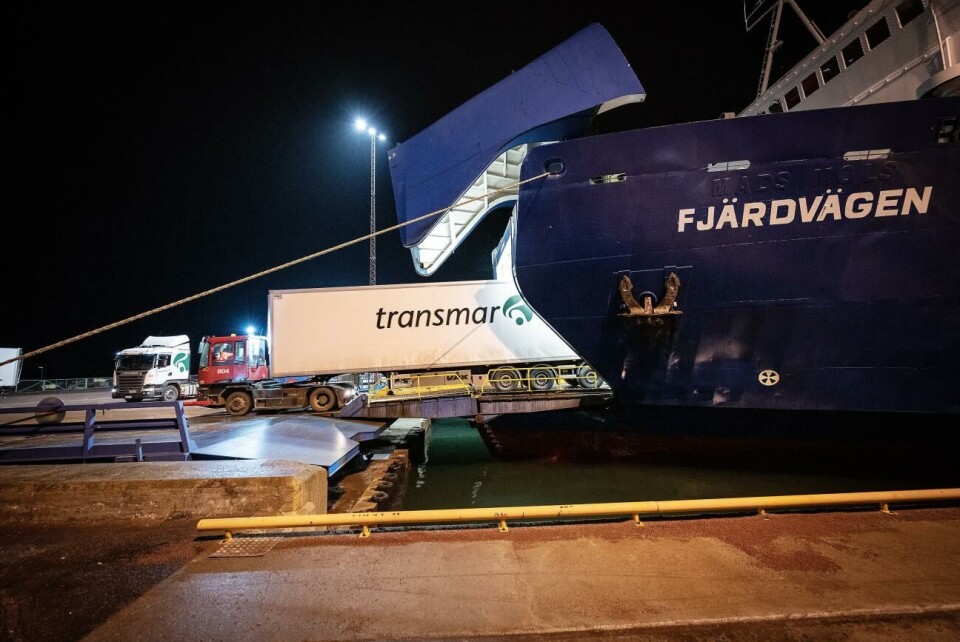 Transmars vd: 'Behöver göra saker på ett annat sätt' 05.30 anländer Fjärdvägen till Långnäs på morgnarna med alla varor som sedan fraktas ut till butikerna.