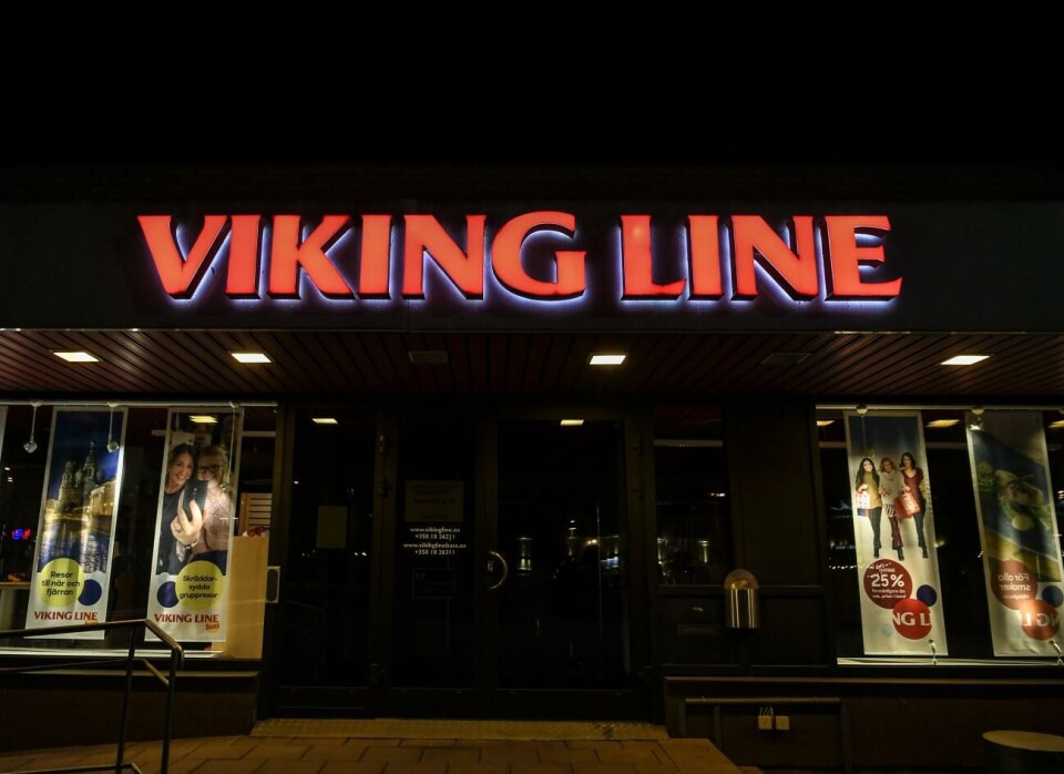 Arbetet med att hålla verksamheten igång under pandemin och med nyemissionen var så belastande att semestersaldon behövde lösas in i pengar. 030321 , 03032021 , 20210303 , Viking Line kontoret på Storagatan , revisorerna varnar för Viking lines extremt dåliga resultat pga corona pandemi , covid-19