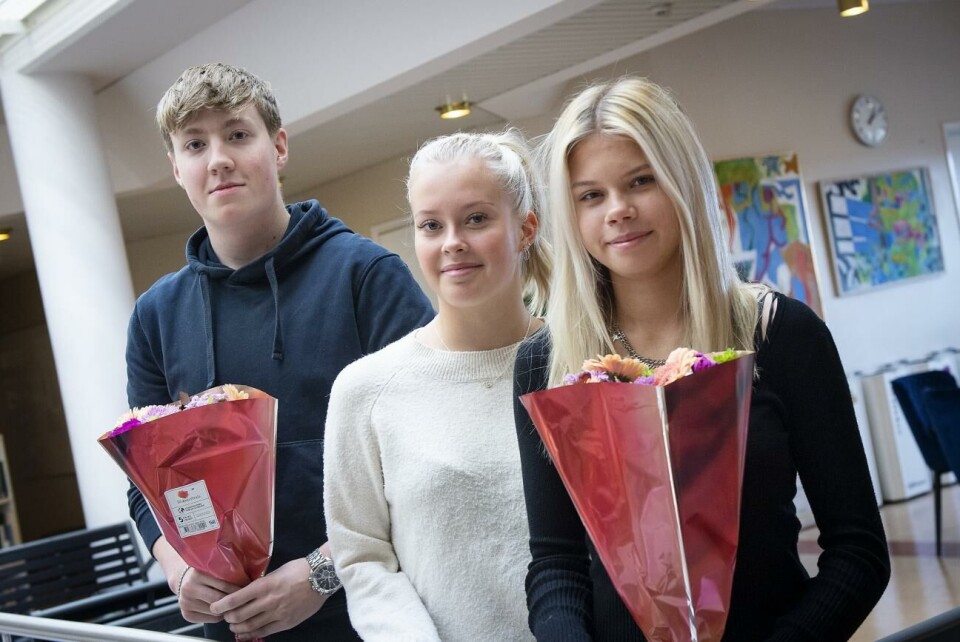UF-företagarna Hugo Jokinen samt Jasmine Jansson och Frida Karlsson prisas för sina affärsidéer.
