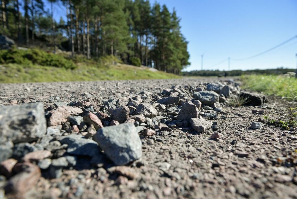 Renoveringen av Kökarvägen fortsätter ställa till besvär för lokalborna och nu kräver flera ersättning.