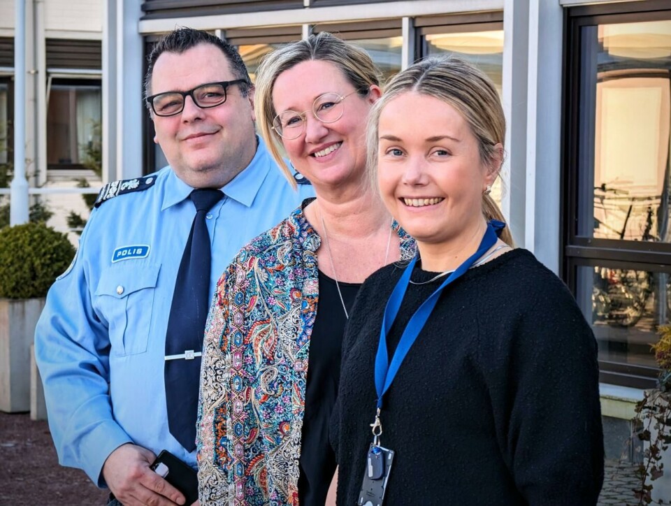 Arbetet har pågått under flera år och gått igenom alla nödvändiga instanser – från och med 1 april träder Ålands nya vägtrafiklag i kraft. Här ser vi, från vänster, överkommissarie Benjamin Fellman, infrastrukturminister Camilla Gunell (S) samt vägnätsbyråns byråchef Elin Roselius. Arbetet har pågått under flera år och gått igenom alla nödvändiga instanser – från och med 1 april träder Ålands nya vägtrafiklag i kraft. Här ser vi, från vänster, överkommissarie Benjamin Fellman, infrastrukturminister Camilla Gunell (S) samt vägnätsbyråns byråchef Elin Roselius.