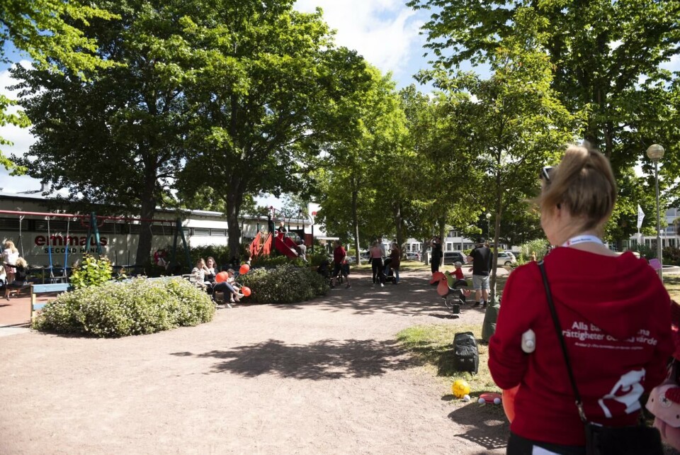 Wirénska parken ska få ett nytt utseende och stå klar sommaren 2023. Bild från Rädda Barnens parkdag i onsdags. Rdda barnens parkdag