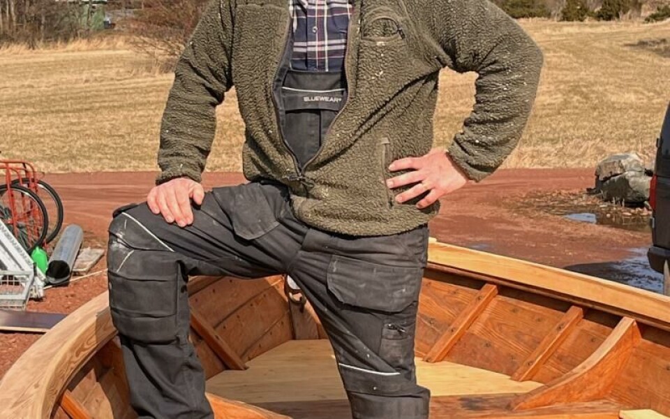 Olle Dahl har tagit hjälp av lokala krafter för att slutföra arbetet på den båt som började byggas redan när han var barn.@Normal_indrag:<@Fotograf>PrivatFoto: