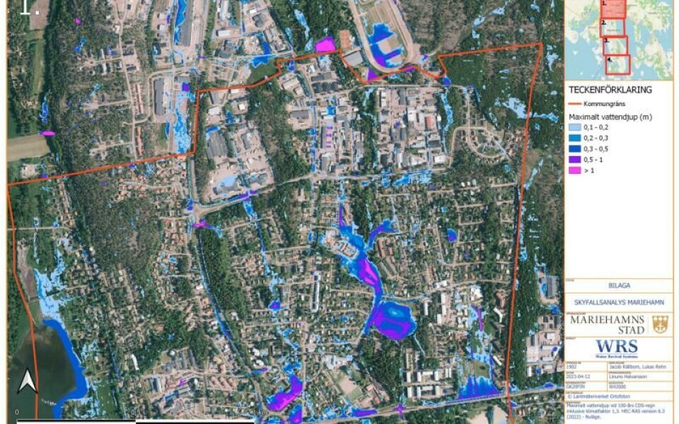 Kartorna visar de maximala vattendjupen vid ett så kallat 100-årsregn, vilket är det mindre extrema av två scenarier som staden låtit utreda. I de ljusaste blå områdena är det maximala vattendjupet 0,1–0,2 meter. I de rosa områdena är det maximala vattendjupet en meter eller mer.Foto: Ortofoto: ©LantmäteriverketIllustration: WRS, Water Revival System