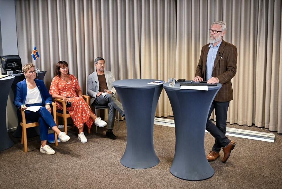 Trenden gällande matvanor och fysisk aktivitet är tydligt negativ på Åland, säger landskapsläkare Knut Lönnroth. På bilden syns även ministrarna Annika Hambrudd (C), Annette Holmberg-Jansson (MSÅ) och ÅHS chefsöverläkare Jun Nagamori.