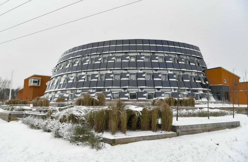 Solpanelerna på Pafkontoret är 742 till antalet och Paf är hittills nöjda över hur de fungerat, även om de solpaneler som tillverkas i dag har betydligt större kapacitet. 140121 , 14022021 , 20210114 , Äffärsområde , industriområde , affär , verksamhet , Jomala , Paf kontor *** Local Caption *** @Normal:Solpanelerna på Pafkontoret är 742 till antalet och Paf är hittills nöjda över hur de fungerat, även om de solpaneler som tillverkas i dag har betydligt större kapacitet.Foto: Robert Jansson